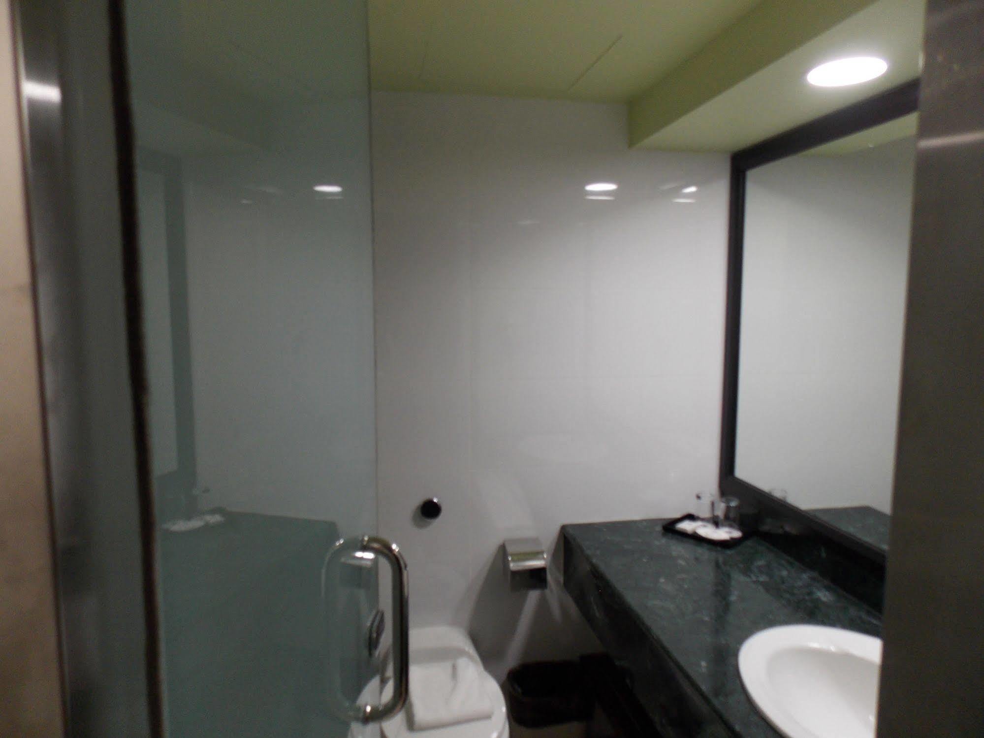 Harbour View Hotel Kuching Exterior foto